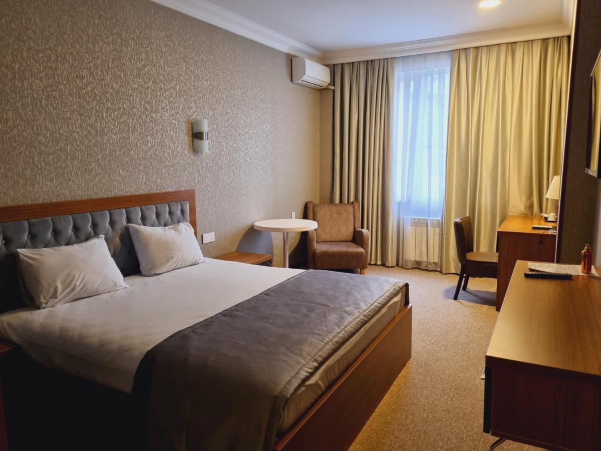 Royal Sapphire Hotel Baku Bagian luar foto