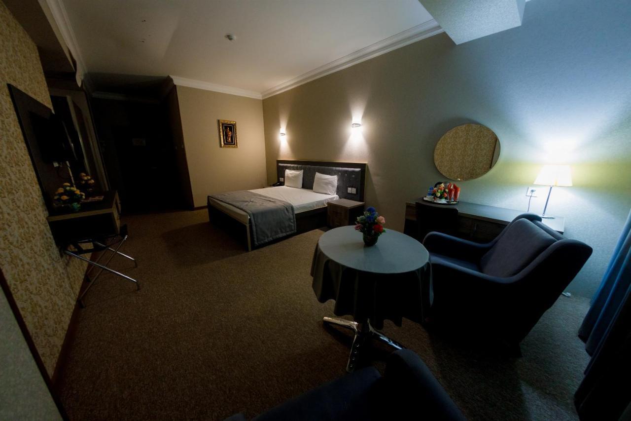 Royal Sapphire Hotel Baku Bagian luar foto