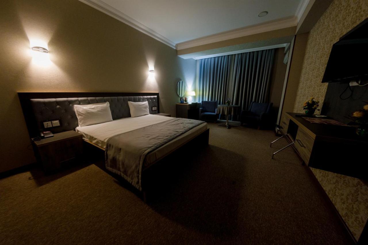 Royal Sapphire Hotel Baku Bagian luar foto