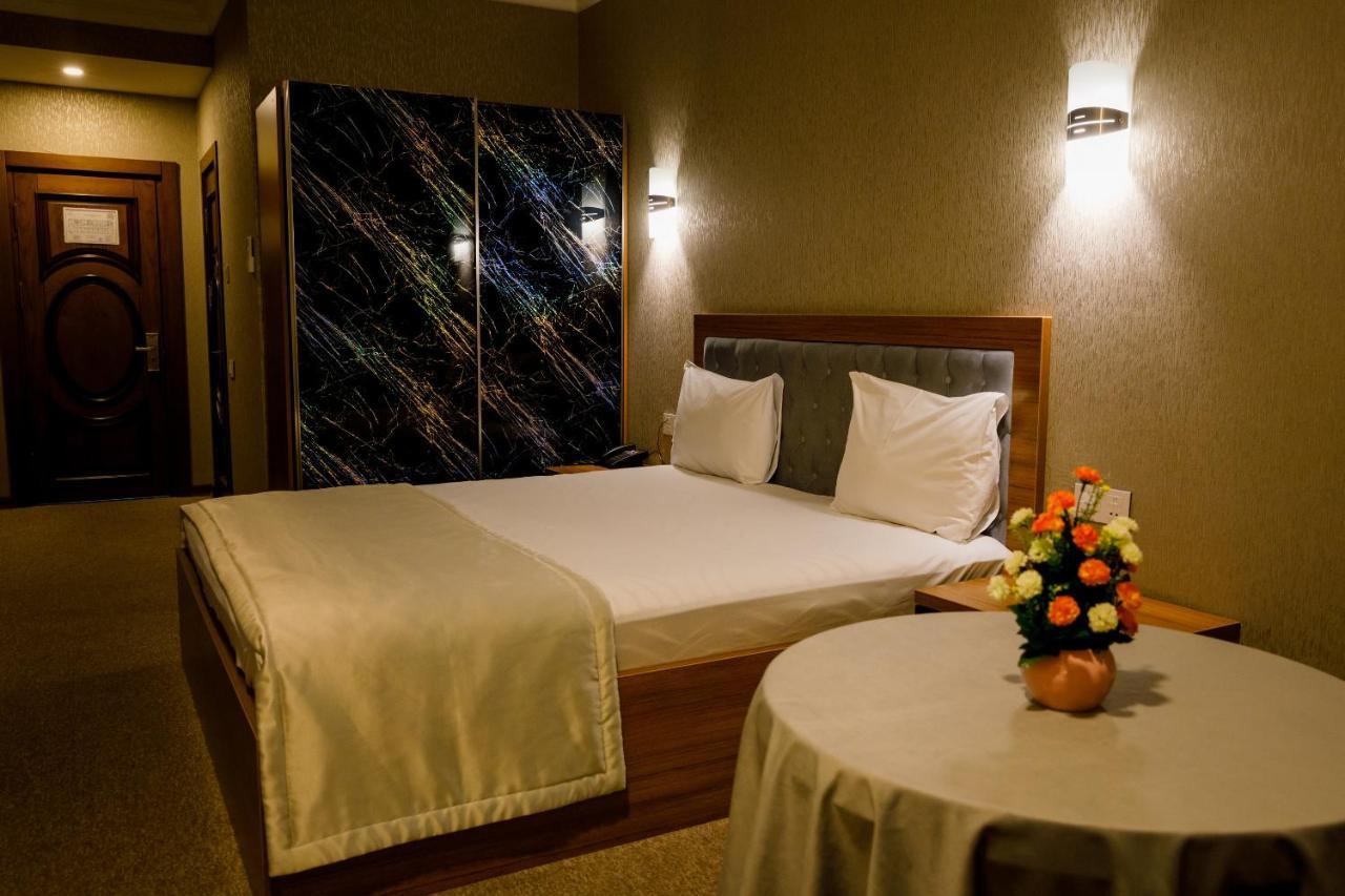 Royal Sapphire Hotel Baku Bagian luar foto