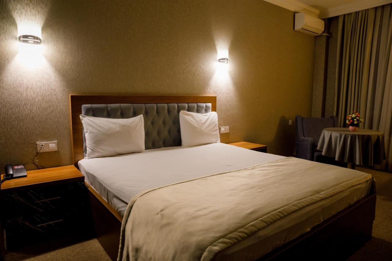 Royal Sapphire Hotel Baku Bagian luar foto