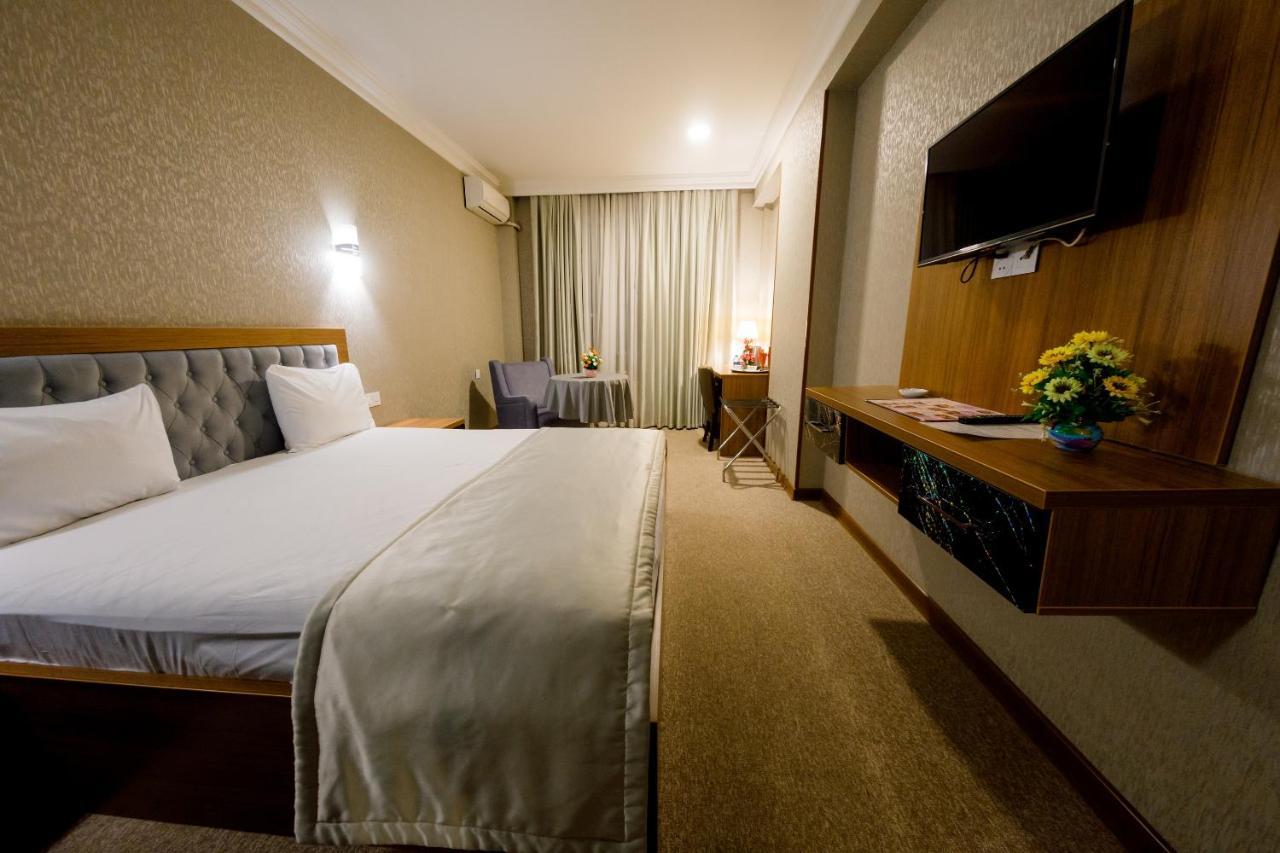 Royal Sapphire Hotel Baku Bagian luar foto